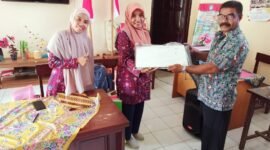 Penyerahan Alat peraga kepada Pihak Sekolah