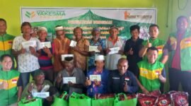 Penyerahan kado bahagia bersama Yatim, Dhuafa, Mualaf dan Guru Ngaji distrik Kokas dan distrik Fakfak