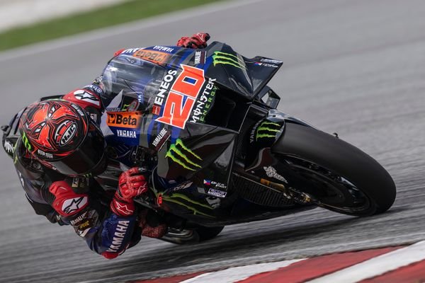Foto. Pembalap Yamaha Fabio Quartararo Memacu Motornya saat Sesi Tes Pramusim 2023 di Sirkuit Sepang