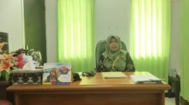 Direktur RSUD Fakfak dr. Karyani Kastella, M.Kes, Spa.Rad saat ditemui wartawan diruang kerjanya (Dok. sulsel.tagarutama.com)