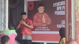 acara syukuran atas pelantikan Haji Saleh Siknun sebagai anggota Dewan Perwakilan Rakyat (DPR) Papua Barat untuk periode 2024-2029. Acara ini berlangsung pada hari Sabtu, 5 Oktober 2024, di Posko Tikar Rasa, Jalan Warahmade, Kelurahan Danaweria. (Dok. sulsel.tagarutama.com)