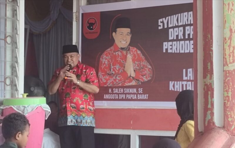 acara syukuran atas pelantikan Haji Saleh Siknun sebagai anggota Dewan Perwakilan Rakyat (DPR) Papua Barat untuk periode 2024-2029. Acara ini berlangsung pada hari Sabtu, 5 Oktober 2024, di Posko Tikar Rasa, Jalan Warahmade, Kelurahan Danaweria. (Dok. sulsel.tagarutama.com)