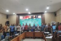 Pemerintah daerah, tokoh adat, kepala Distrik serta Kepala kampung sekabupaten Fakfak berkumpul dalam kegiatan Konsultasi Publik terkait Rancangan Peraturan Bupati tentang Pedoman Pelaksana Penataan Ruang Kampung dan Identifikasi Hak Ulayat Marga Tingkat Kampung yang di Fasilitasi Yayasan Kaleka