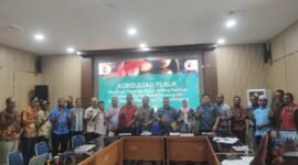 Pemerintah daerah, tokoh adat, kepala Distrik serta Kepala kampung sekabupaten Fakfak berkumpul dalam kegiatan Konsultasi Publik terkait Rancangan Peraturan Bupati tentang Pedoman Pelaksana Penataan Ruang Kampung dan Identifikasi Hak Ulayat Marga Tingkat Kampung yang di Fasilitasi Yayasan Kaleka