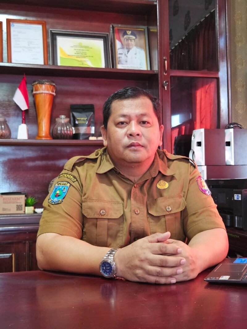 Plt. Kepala Dinas Perkebunan Fakfak Widhi Asmoro Jati, ST., MT saat ditemui wartawan sulsel.tagarutama.com