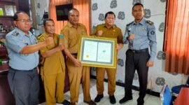 Dinas Perkebunan Fakfak menerima sertifikat Hak Kekayaan Intelektual (HAKI) Pala Tomandin dari Kementerian Hukum dan HAM Papua Barat dengan tujuan agar Pala Tomandin tetap terjaga keaslian dan diakui sebagai komoditi asli Fakfak.