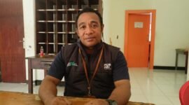 Kepala Cabang Pembantu PT Pos Indonesia Fakfak, Husin Iribaram saat ditemui wartawan.