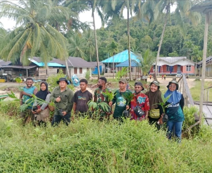 Ketua Pemuda Kampung Saharey, Iwan Manggawa bersama karang taruna saharey di fasilitasi oleh Dinas Perkebunan berupaya mewujudkan Kampung Saharey sebagai Permukiman Kampung Pinang. Langkah awal yang dilakukan, penanaman sebanyak 300 pohon pinang di sepanjang jalan lingkungan permukiman Kampung Saharey.