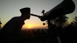 Rukyatul Hilal (Pemantauan Bulan) yang dilakukan untuk menentukan awal 1 Ramadhan.