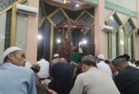 Haedar, S.Ag saat memberikan tausiyah Ramadhan Malam ke-14 Ramadhan, Kamis 13 Maret 2025, Masjid Al-Munawwarah Fakfak.