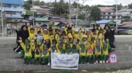 Aksi sosial berupa pembagian 250 paket takjil kepada masyarakat Fakfak dilakukan oleh Guru dan murid TK ABA 1 Wagom di depan Taman KH Ma'ruf Amin Jalan Reklamasi Fakfak.