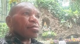 Titus Pekei, Pencetus Noken sebagai warisan budaya dunia, saat ditemui wartawan sulsel.tagarutama.com.