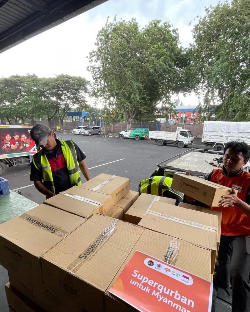 Rumah Zakat bersama Kementerian Luar Negeri (Kemenlu) dan Badan Nasional Penanggulangan Bencana (BNPB) mengirim bantuan 124 ton bantuan pemerintah Indonesia bersama sejumlah NGO.