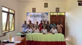 Kepala Seksi Pembukuan Penerimaan Bapenda Fakfak Egenius Wagab, SE,. MM, melaksanakan sosialisasi implementasi Peraturan Daerah (Perda) Nomor 8 Tahun 2023 dan Peraturan Bupati (Perbup) Nomor 9 Tahun 2025 tentang Pajak dan Retribusi Daerah ke beberapa Distrik.