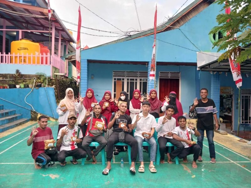 Foto. Panitia dan Peserta Pemenang Lomba dalam. Rangka memeriahkan HUT RI ke 80 yang dilaksanakan oleh KAMMI komisariat Fakfak.