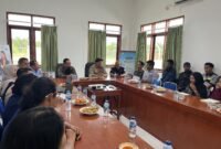 Plt. Kepala Dinas Perkebunan Fakfak, Widhi Asmoro Jati, ST, MT, mendorong agar PT. RSP melalui program CSR dapat membantu masyarakat terdampak.