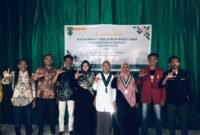 Foto. Ketua Imgobati Basis Fakfak Hariyadi Rumodar (Ujung, Kiri) bersama beberapa ketua organisasi kepemudaan pada kegiatan pengkaderan imgobati.