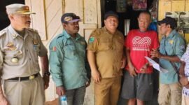 Foto. Plt. Kepala Dinas Perkebunan Widhi Asmoro Jati, ST., MT bersama staf dan Satpol PP melaksanakan sidak pada pengusaha  pala dalam rangka menertibkan pedagang pala yang menjual pala muda.