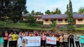 Foto. Kegiatan Volunteer goes to school yang dilaksanakan Relawan Rumah Zakat Fakfak di SMA negeri 2 Fakfak diikuti Pramuka dan Pembina Pramuka bersama guru. Turut hadir kepala sekolah SMA negeri 2 Fakfak Erwanto Patiran.