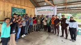 Foto. kunjungan belajar pelaku usaha produksi minyak kayu putih dari Kelompok Karya Mandiri, Kampung Bumi Moroh Indah difasilitasi Dinas Perkebunan Fakfak ke Balai Besar Perbenihan dan Proteksi Tanaman (BBPPT) Ambon.
