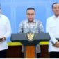 Ketua DPR RI Sufmi Dasco Ahmad bersama Menteri Sekretaris Negara Prasetyo Hadi dan Sekretaris Kabinet Teddy Indra Wijaya di Kantor Presiden, mengumumkan secara resmi Presiden RI Prabowo Subianto resmi menandatangani surat rehabilitasi bagi tiga pihak yang terseret dalam perkara hukum PT ASDP Indonesia Ferry. (Dok. sulsel.tagarutama.com media)