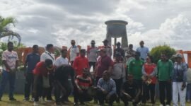 Dinas Perkebunan Kabupaten Fakfak bersama Radio Republik Indonesia (RRI) Fakfak menggelar kegiatan Jumat Bersih.