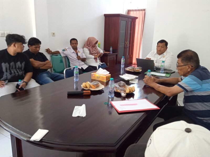 Dinas Perkebunan Fakfak melalui Widhi Asmoro Jati memanggil delapan pelaku usaha grosir perdagangan pala antar pulau dalam sebuah pertemuan koordinasi dan penguatan komitmen mutu.