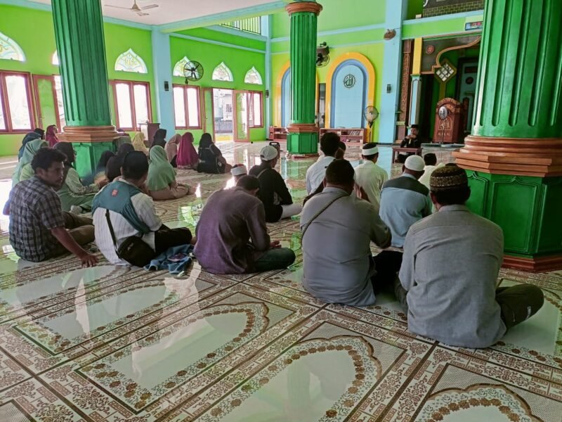 Kajian Tatsqif Spesial Ramadhan di Masjid Al-Hilal Wagom Gunung menghadirkan ustadz Azis sebagai Penceramah.