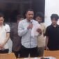 Selaku ketua Koordinator acara Rifaiz Lamahoda yang memberi statemnet dalam Konferensi Pers bahwa, Demokarsi yang sehat membutuhkan Pers yang memiliki integritas. (foto : Ist)